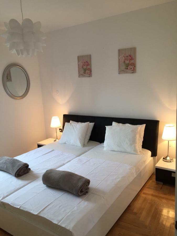 Apartments Papalinna 2 By Moro Krk Town Bagian luar foto