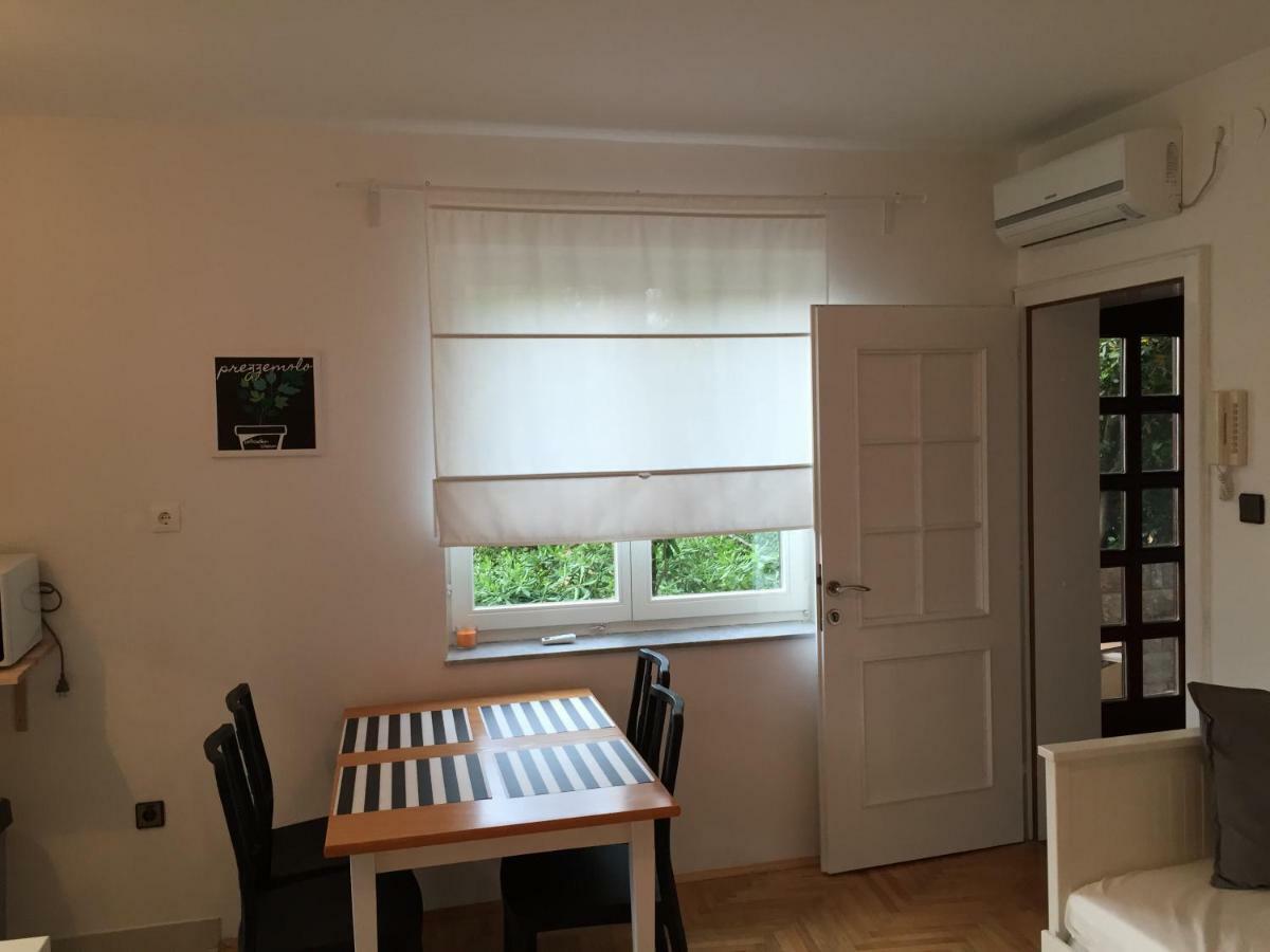 Apartments Papalinna 2 By Moro Krk Town Bagian luar foto