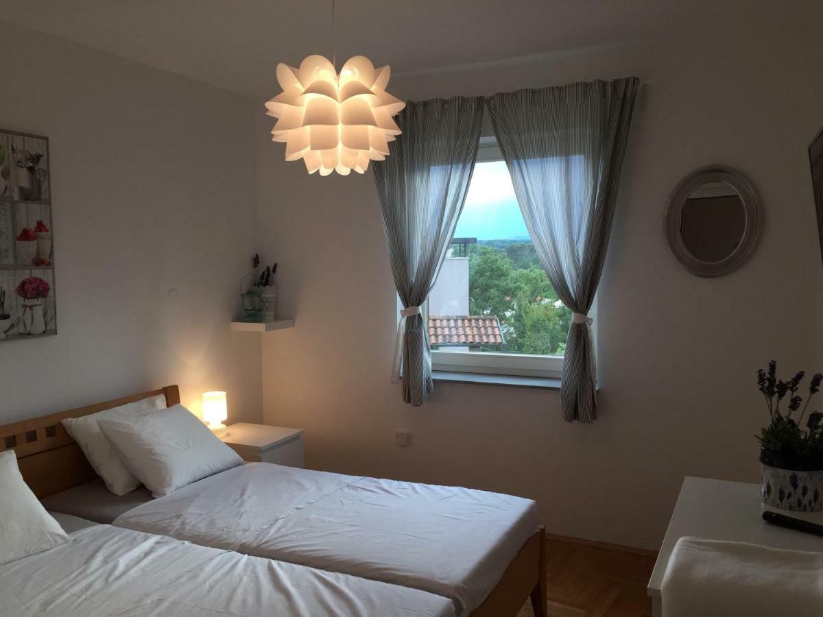 Apartments Papalinna 2 By Moro Krk Town Bagian luar foto